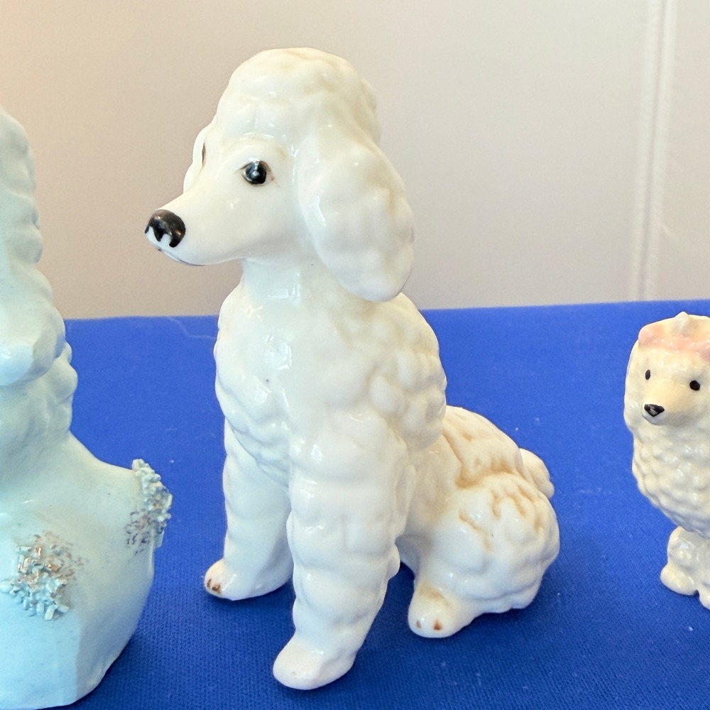 Vintage Ceramic Poodle Figurines Set of 4 Mid Century Spaghetti Blue White Dogs - Picture 4 of 16